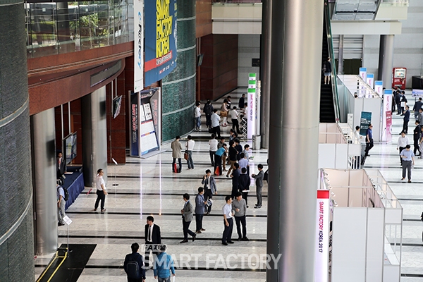 이날 행사에는 1,300여명의 참관객이 참여해 국내 스마트 팩토리 발전에 대한 기대감을 나타냈다. [사진=FA저널 SMART FACTORY]
