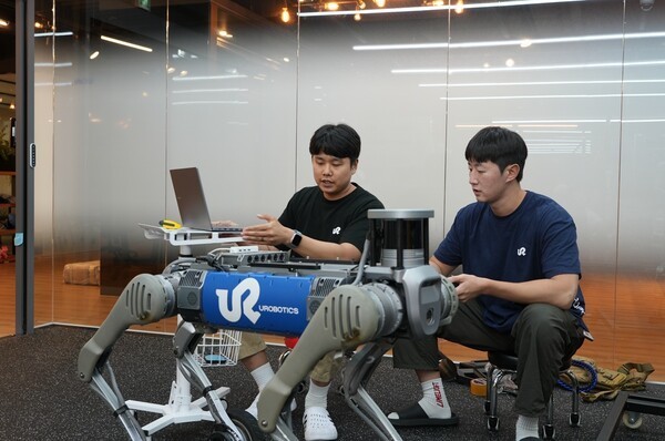 유로보틱스의 범용 자율보행 솔루션을 사족보행 로봇에서 테스트 중인 모습 [사진=KAIST]" height="398" loading="lazy