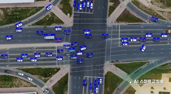 라온피플 자회사 라온로드는 ‘360˚ AI 교차로 분석 플랫폼 개발’ 사업을 수주했다고 밝혔다. [사진=라온피플]" height="330" loading="lazy