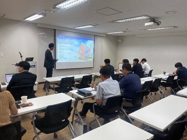 어드밴텍은 24일 서울 강서구 본사에서 ’산업용 태블릿 유통 채널(대리점) 공개 모집 오프라인 설명회’를 개최했다. [사진=어드밴텍]