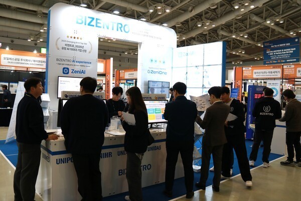 비젠트로가 29일 ‘창원국제스마트팩토리 및 생산제조기술전’(SMATOF 2025)에 참가해 통합 플랫폼 ‘제니원(ZeniOne)’과 AI 업무지원 솔루션 ‘제니AI(Zeni AI)’를 선보였다. [사진=인더스트리뉴스]<br>" height="400" loading="lazy