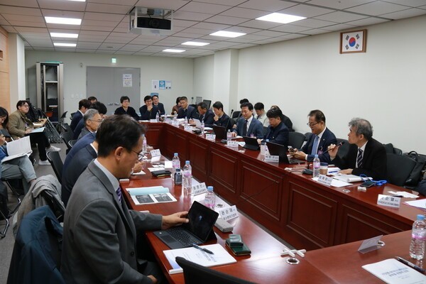 국회의원회관 제1간담회의실에서 ‘산업별 데이터스페이스와 글로벌 경쟁력 강화’를 주제로 간담회가 진행됐다. [사진=인더스트리뉴스]