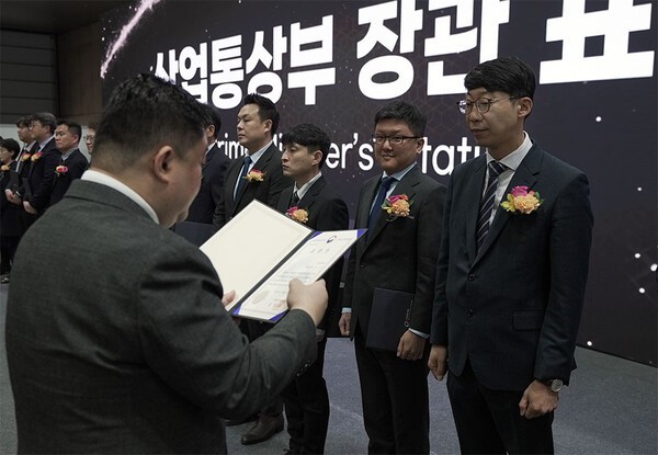 브릴스 전진 대표가 대한민국 제조업의 자동화 패러다임 전환과 산업 경쟁력 강화에 기여한 점을 높이 평가 받아 산업통상부 장관 표창을 수상했다. [사진=브릴스]