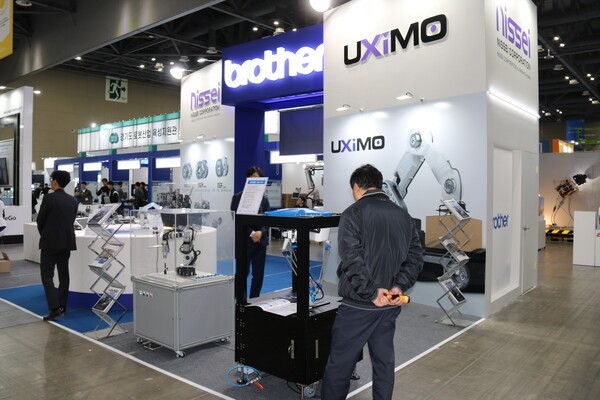 브라더코리아가 ‘2025 로보월드’에 참가해, 고강성 감속기 ‘UXiMO’(Unique eXperience In Motion)를 중심으로 한 로봇 구동 솔루션을 대거 선보였다. [사진=인더스트리뉴스]<br>" height="400" loading="lazy