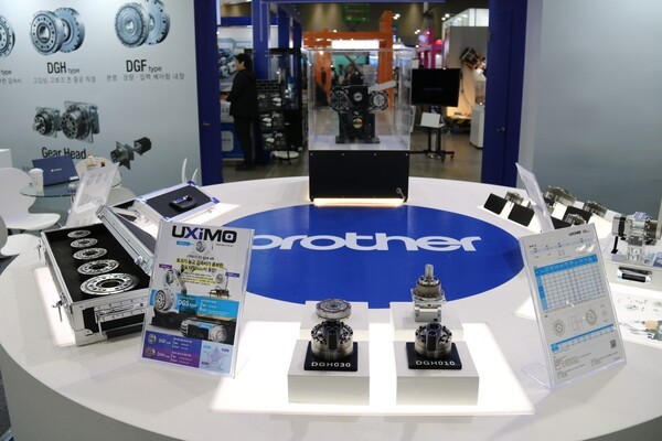 브라더코리아가 ‘2025 로보월드’에 참가해, 고강성 감속기 ‘UXiMO’(Unique eXperience In Motion)를 중심으로 한 로봇 구동 솔루션을 대거 선보였다. [사진=인더스트리뉴스]<br>" height="400" loading="lazy