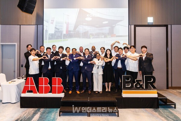 AI·로봇·엔지니어링 융합… B&R, 제조AI 시대 패러다임 변화 제시